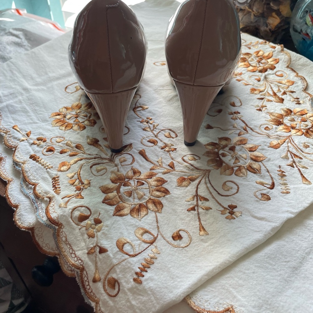 Clarks Taupe Patent Leather Heels